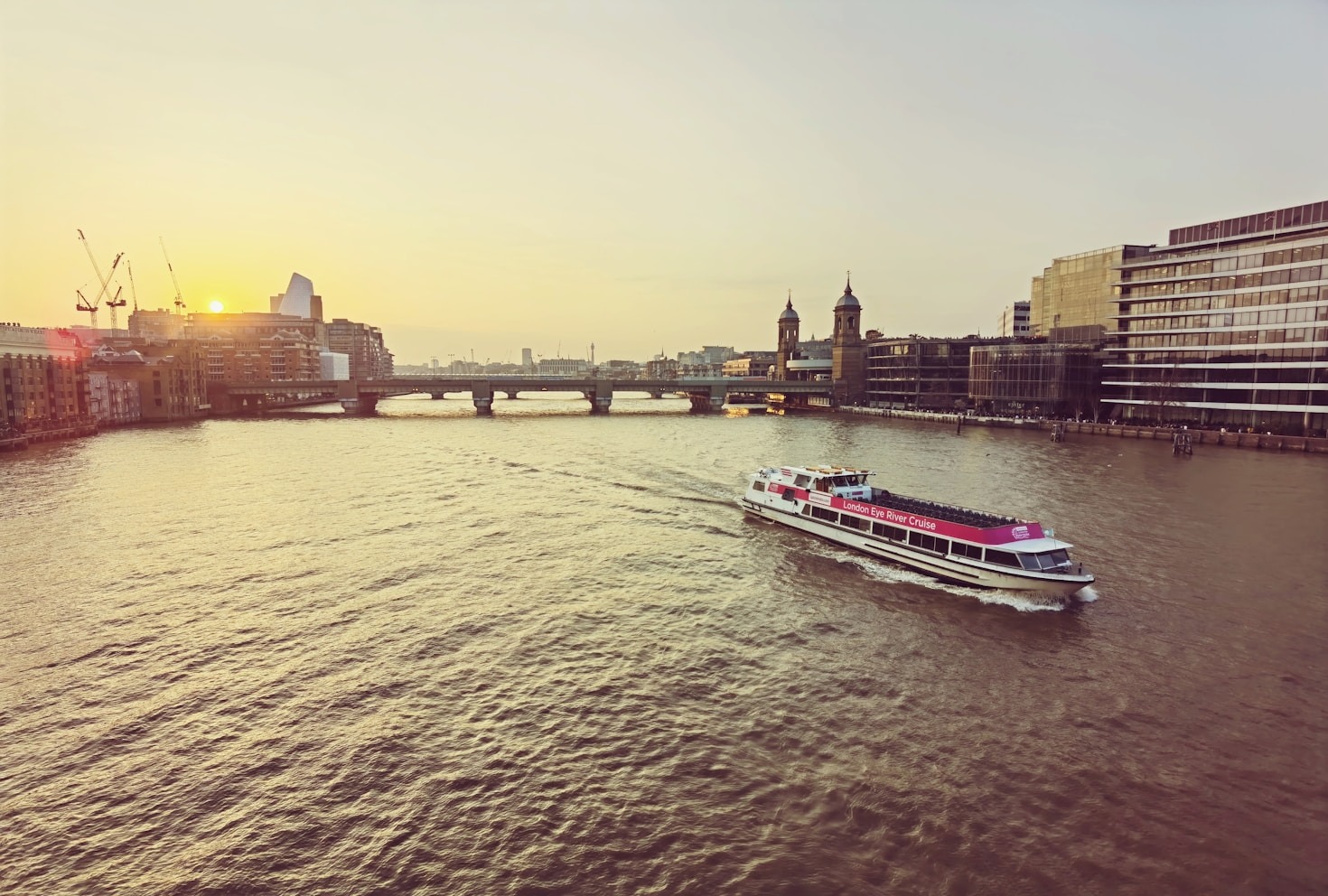 Why Private Boat Hire Is Best For Parties
