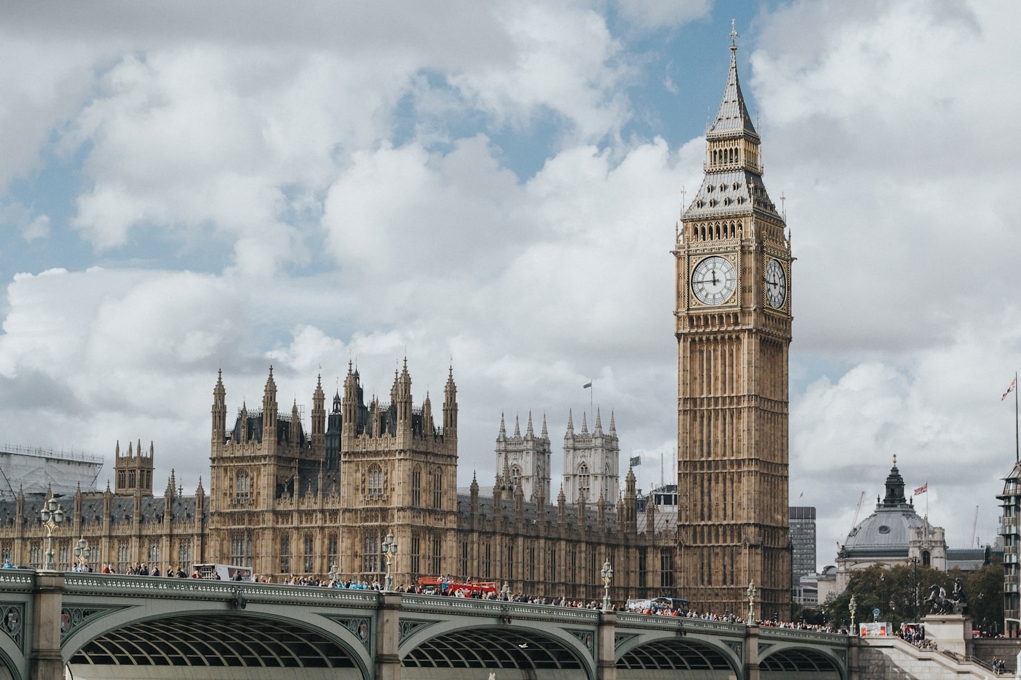 Fine Dining Experiences On The London Waterways